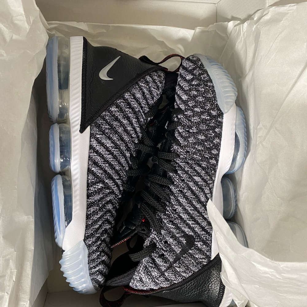 Lebron 16 Basketball Shoes